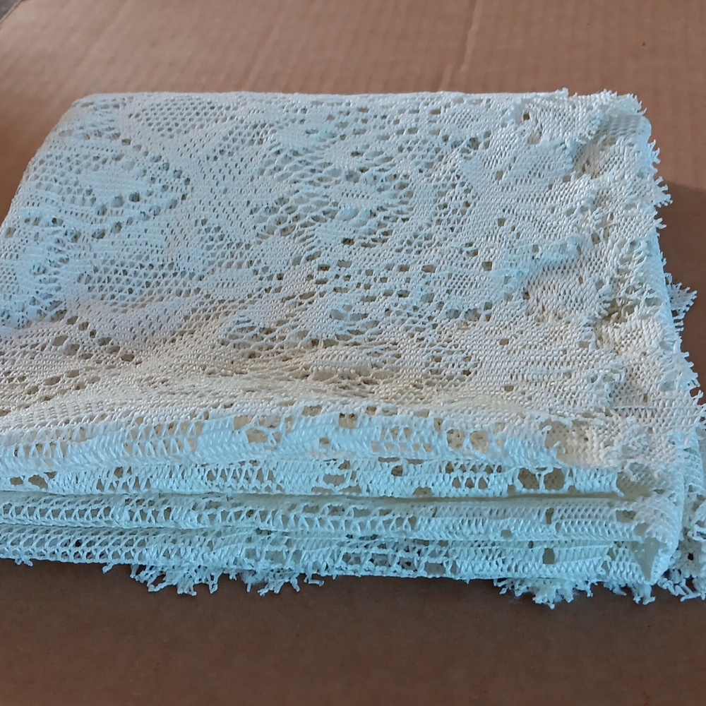 Lace Table Topper Cover